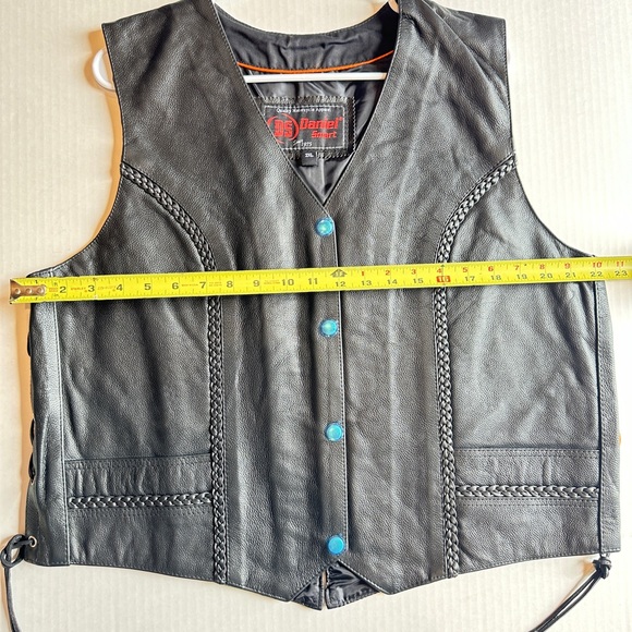 Women's Braided Leather Vest - Picture 11 of 16
